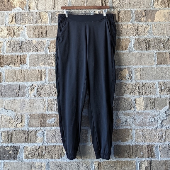 Athleta Pants - Athleta Textured Brooklyn Jogger Pant Size 10 Black Athletic Workout Gym
